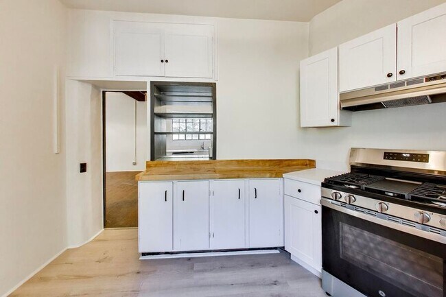 Foto del edificio - 7361 Claremont Ave