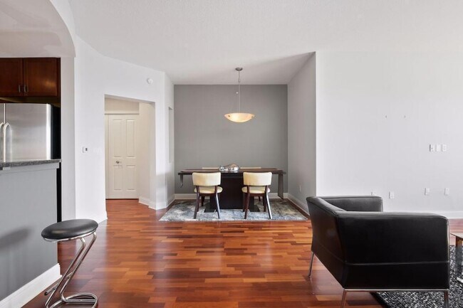 Foto del edificio - 100 3rd Ave S