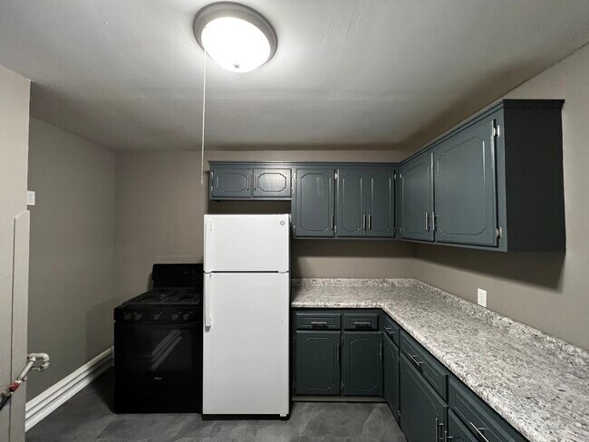 Kitchen - 3014 California St NE