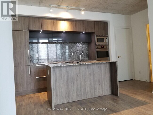 Photo du bâtiment - 88 Blue Jays Way