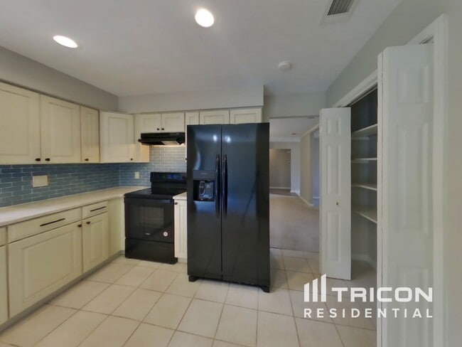 Building Photo - 2518 Lang Ave