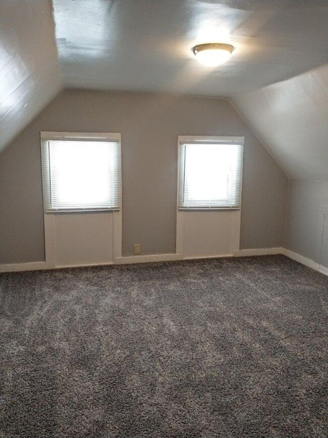 Building Photo - 4 bedroom house