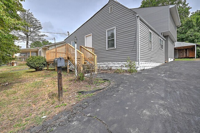 Foto del edificio - 4 Bedrooms 3 Baths Bristol TN