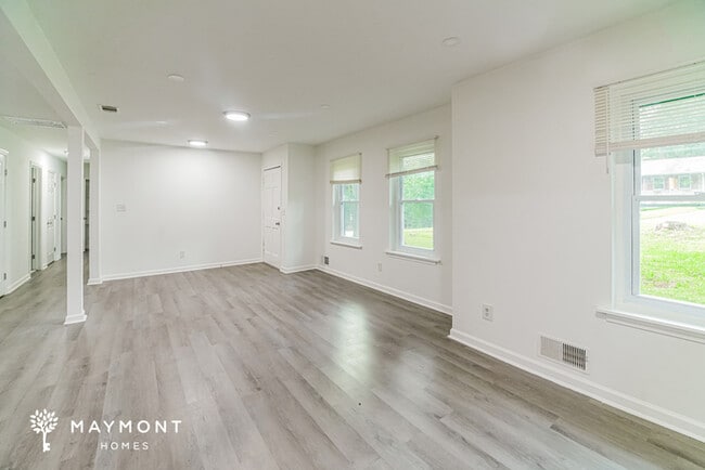 Building Photo - 5000 Old Briar Trail