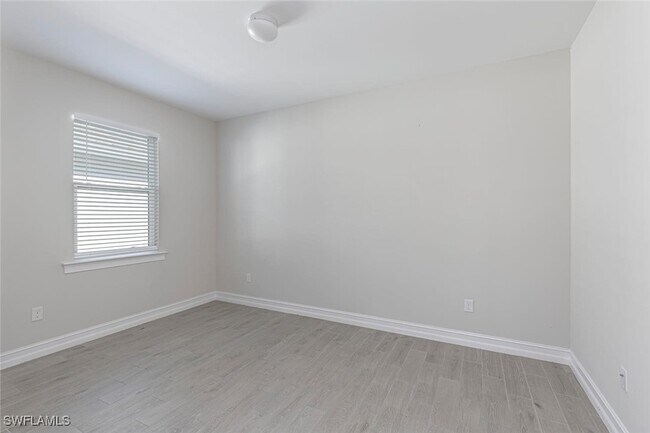 Foto del edificio - 1050 Enbrook Lp