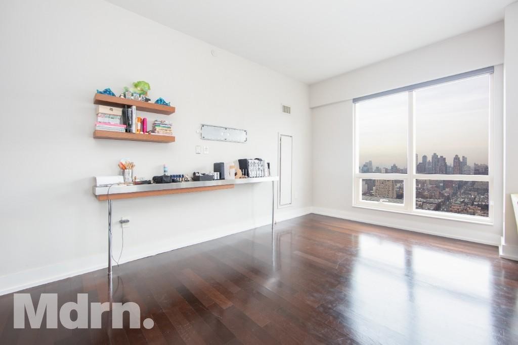 Primary Photo - 352 W 43rd St