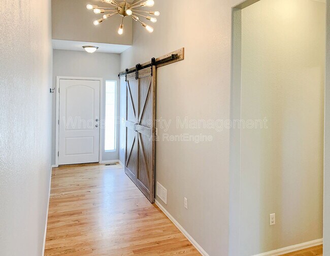 Foto del edificio - 15450 Carob Cir