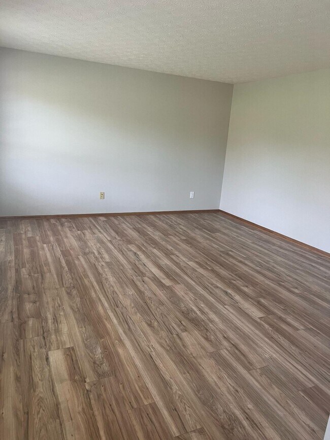 Building Photo - 1675 Braumiller Rd