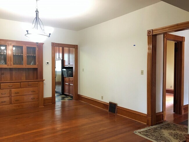 Foto del edificio - Northwest Area 4 Bedroom 2 Bath Bungalow