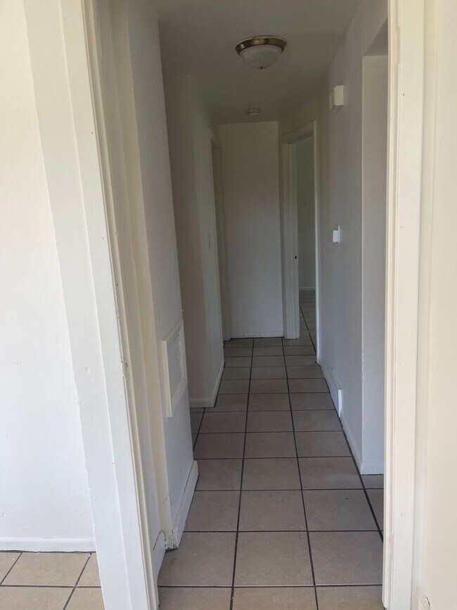 Building Photo - 6520-6522 W Carmen Ave. (Duplex)
