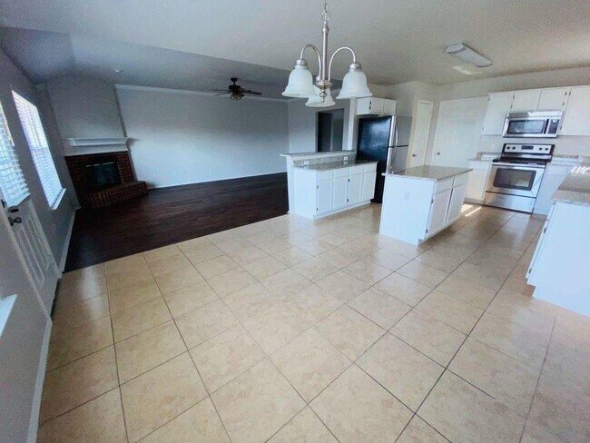 Building Photo - 2918 Hilton Head Dr