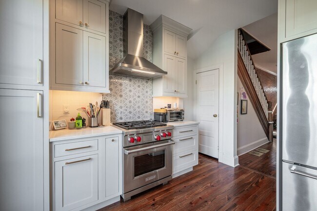 Building Photo - Bloomingdale Townhome | 4 Bed | 3.5  Bath | 2,300 Sf | Fenced-In Backyard | Parking Space w/ EV C...