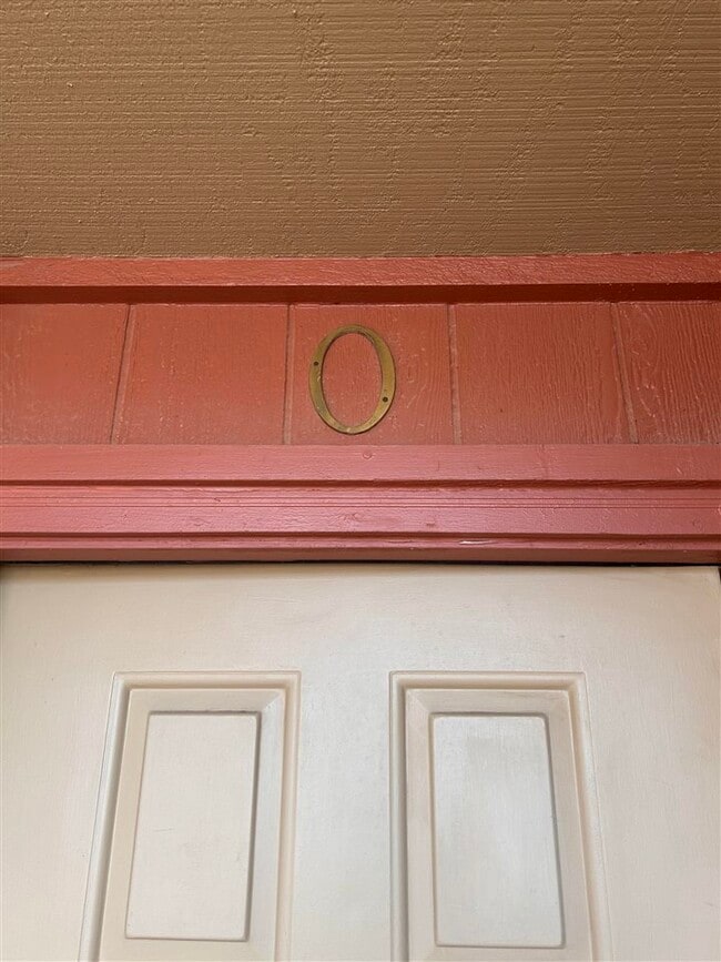 Building Photo - 1912 SW D Ave