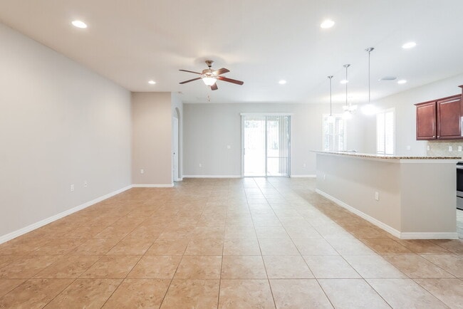 Foto del edificio - 6353 Twin Bridges Dr