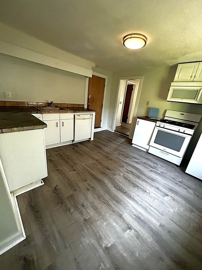 Photo - 50-52 North Ave Apartment