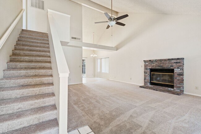 Foto del edificio - Charming home located in Clovis Unified School District!
