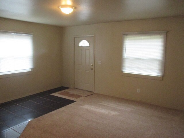 Building Photo - Cute 3 bedroom Home in Tacoma