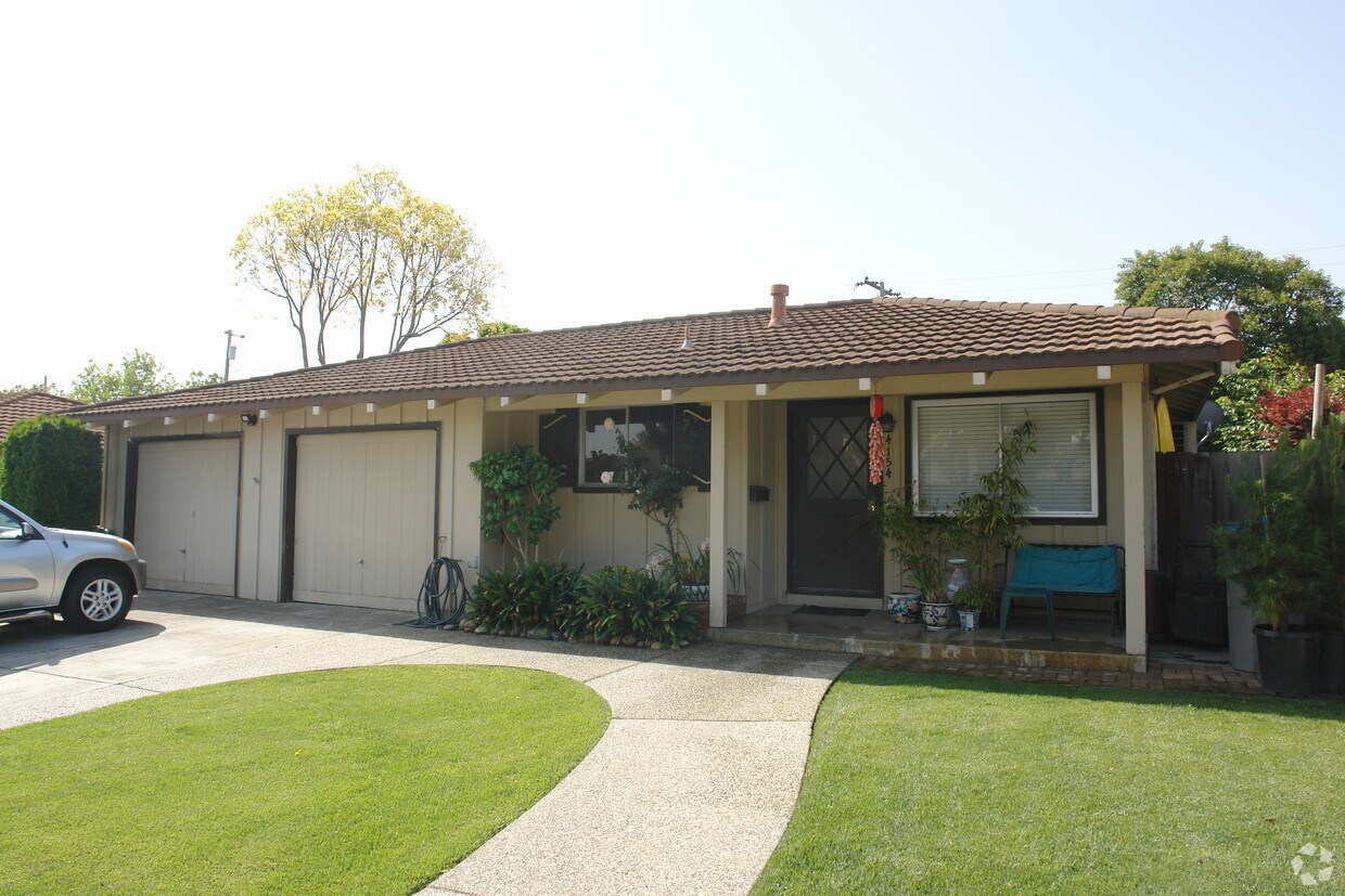 Primary Photo - 4154 Manzanita Dr