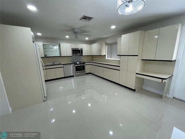 Foto del edificio - 5181 NE 17th Ave