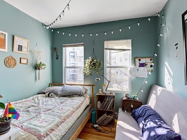 Building Photo - 12 Chilcott Pl