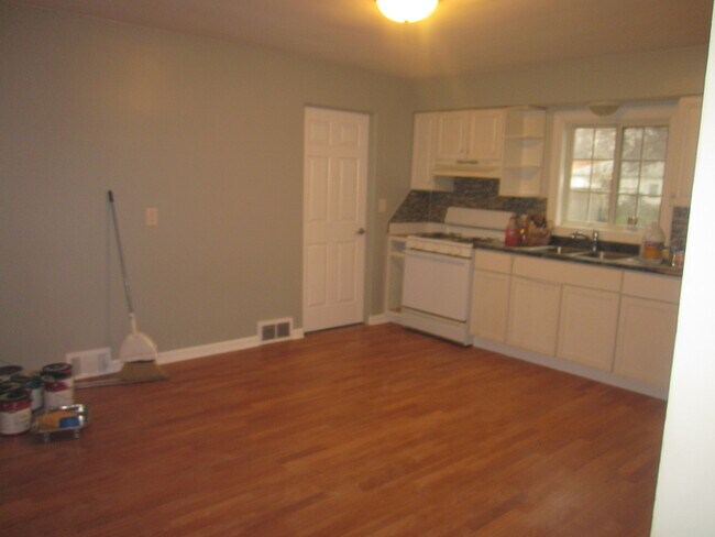 Foto del edificio - 4166 Pineport Rd