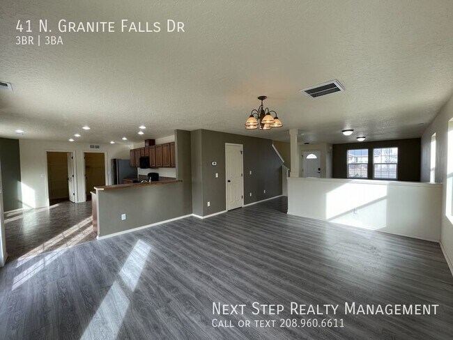 Foto del edificio - 3 Bed 2.5 Bath in Nampa