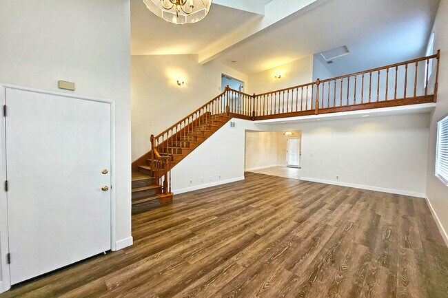 Foto del edificio - 7556 Thousand Oaks Dr