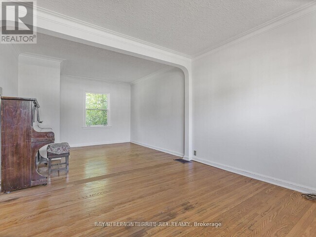 Building Photo - 7 Devondale Ave