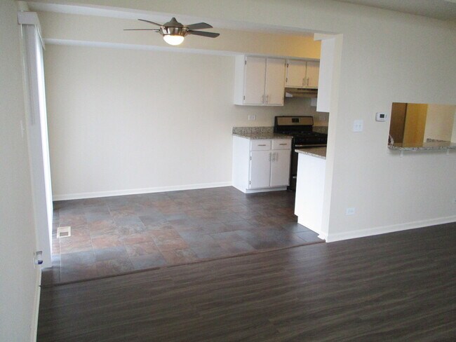 Building Photo - 203 Teak Ln