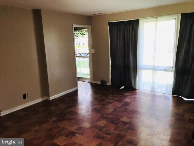 Foto del edificio - 173 Fieldboro Dr