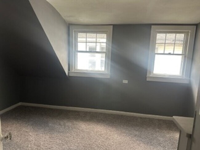 Foto del edificio - 2-Bedroom Apartment in Quiet 4-Plex