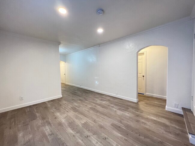 Building Photo - 2116 16th Ave