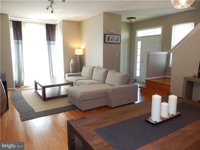 Foto del edificio - 900 N Waterford Ln