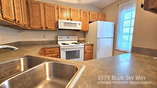 Foto del edificio - 3579 Blue Jay Way