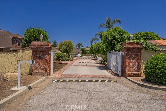 Foto del edificio - 3233 E Cameron Ave