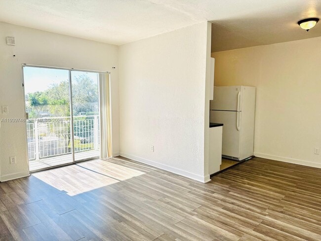 Foto del edificio - 1951 NE 167th St