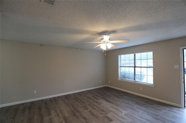 Building Photo - 272 Buttercup Ln
