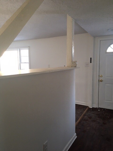 Building Photo - 91 Elm St
