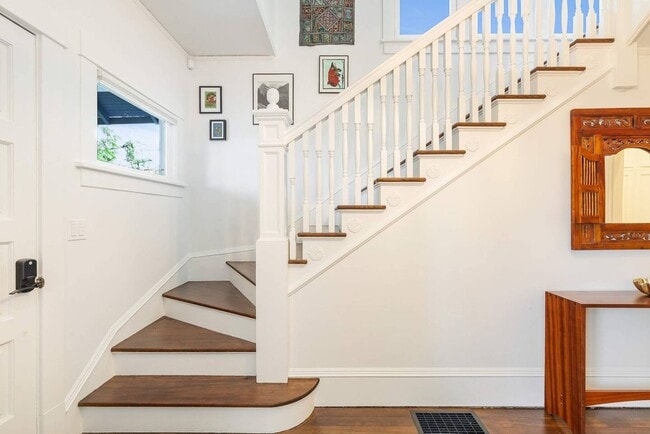 Building Photo - 3Bd/2.5Ba Seattle House