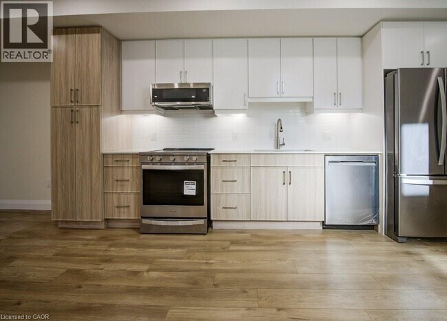 Photo du bâtiment - 445 East Ave