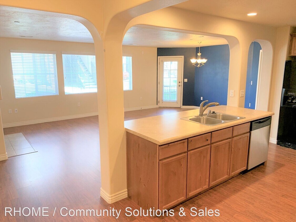 Primary Photo - 3 br, 2 bath House - 123 N. 1120 W. #104