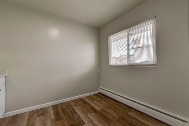 Foto del edificio - Urban living has never been so convenient!