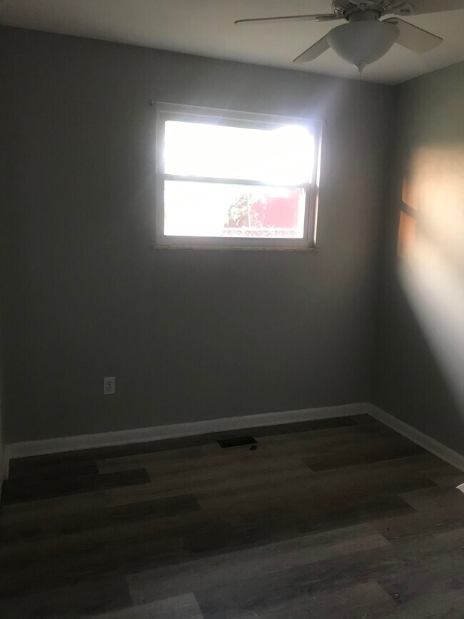 Building Photo - 3878 Raymond Dr