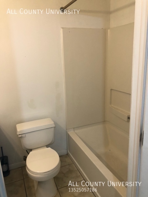 Building Photo - University Terrace Apartment For Rent