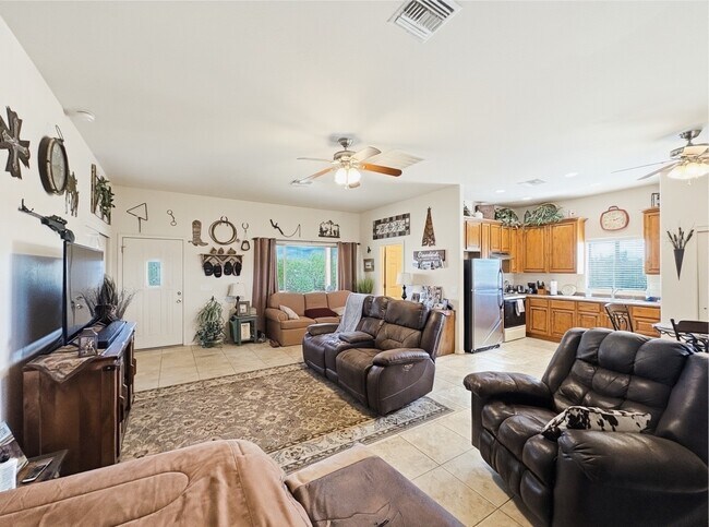 Foto del edificio - 1033 E Irvine Rd