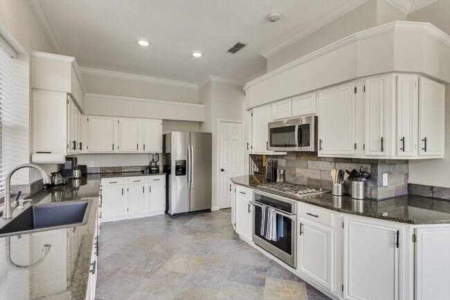 Foto del edificio - 2313 Kingsley Dr