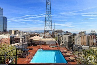 Primary Photo - 215 W 6th St