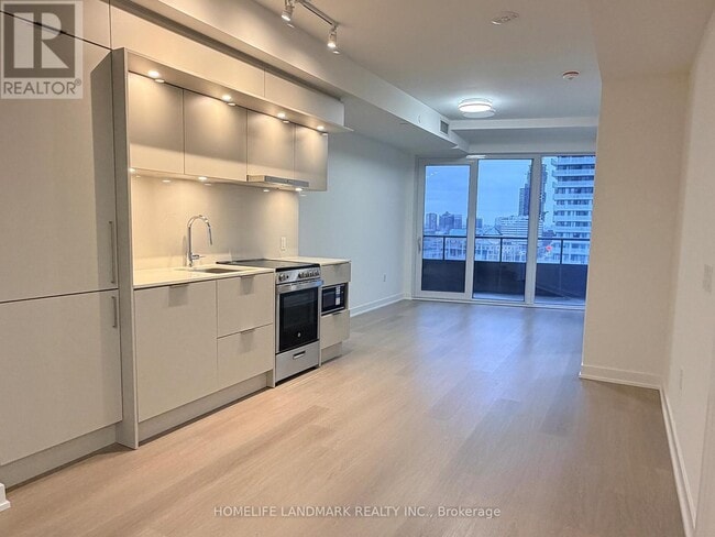 Photo du bâtiment - 448 Burnhamthorpe Rd W