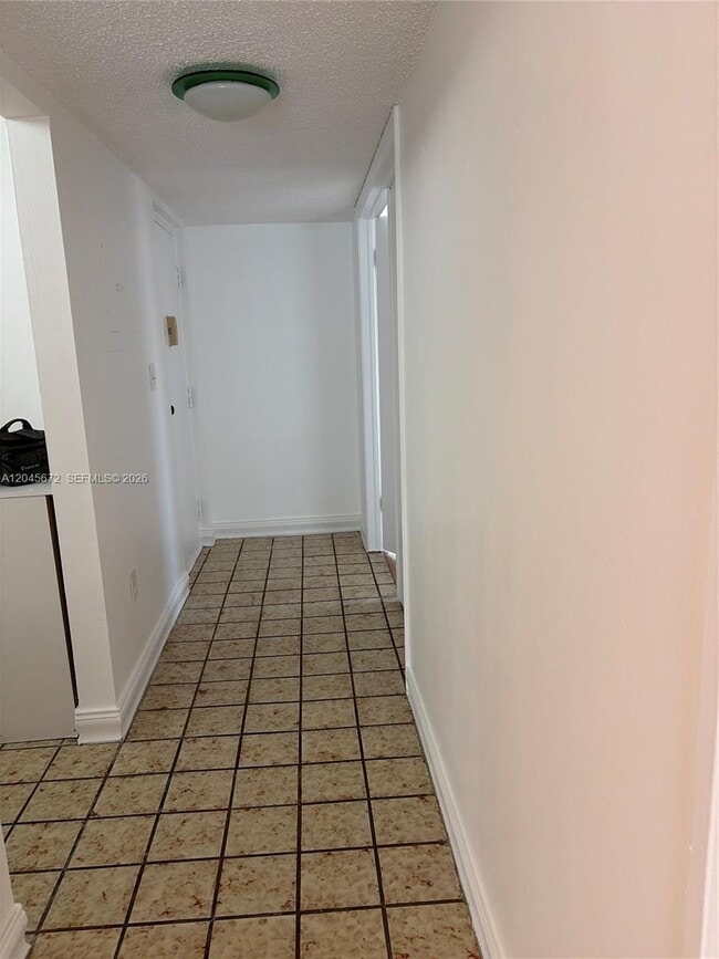 Building Photo - 1150 Collins Ave