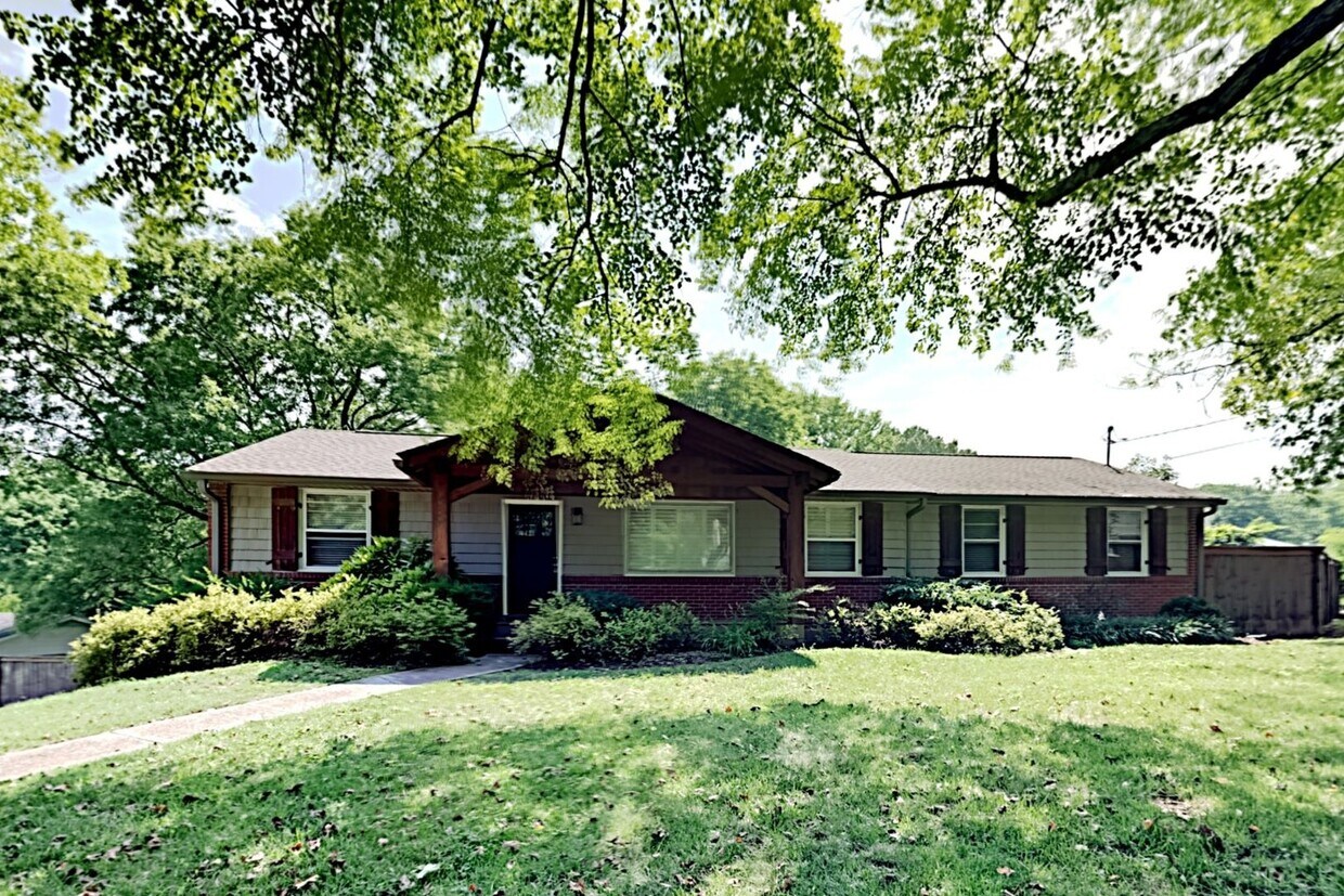 Foto principal - 534 Whispering Hills Dr